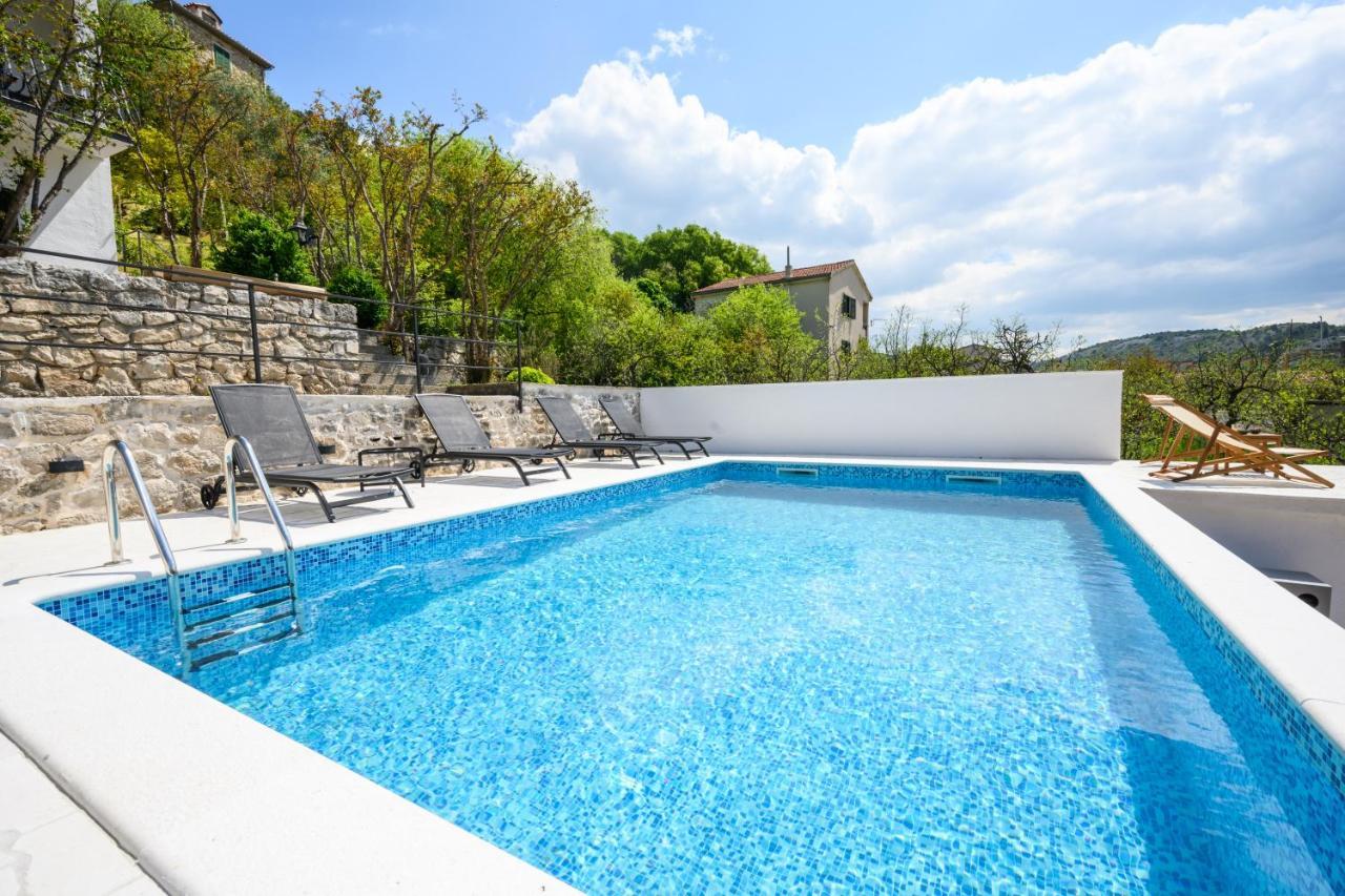 Mila And Jurija Formenti 2 Apartments In Heart Of Nautic Marina, With Heated Swimming Pool, Bikes, Sup, Kajak Skradin Exterior foto